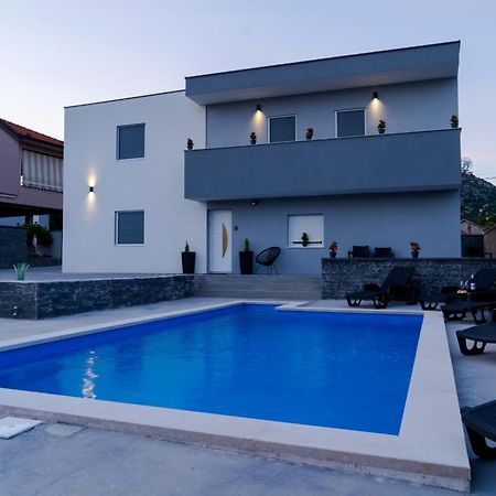 Villa Aurora Liyubuşka Dış mekan fotoğraf