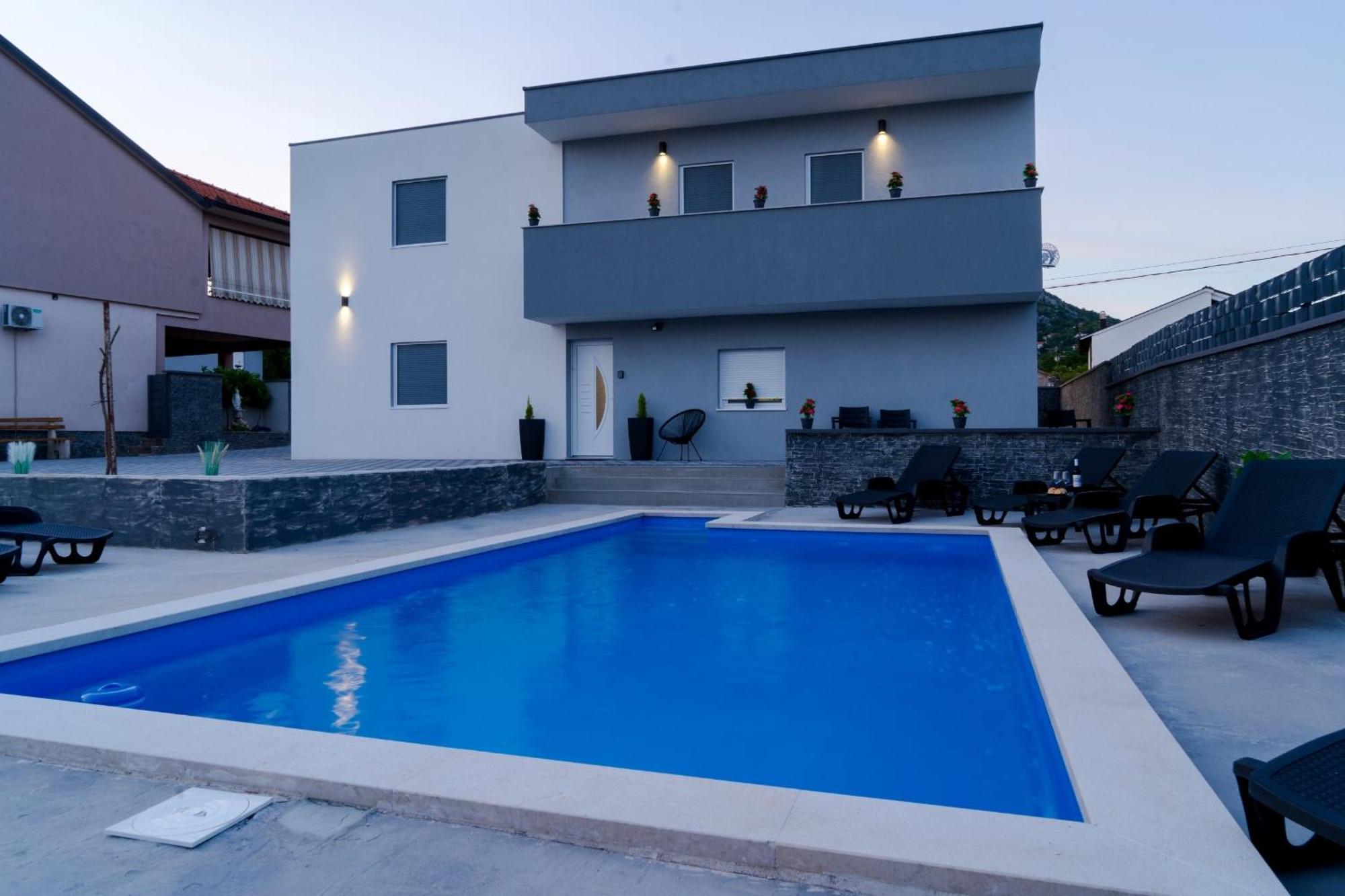 Villa Aurora Liyubuşka Dış mekan fotoğraf