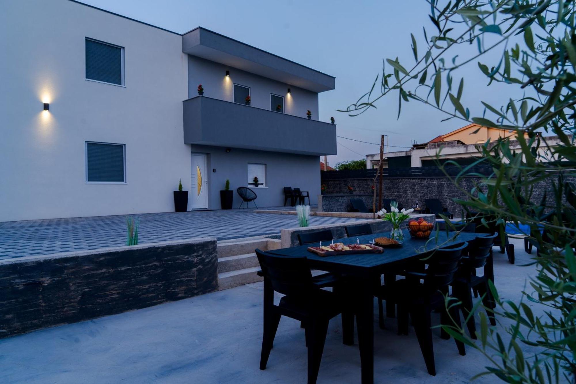 Villa Aurora Liyubuşka Dış mekan fotoğraf